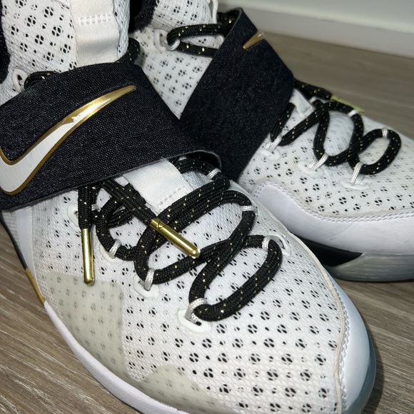 Lebron James basketball sneakers size 6.5 - Picture 5 of 9